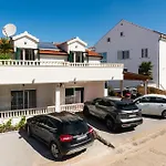 1 Bedroom Stunning Apartment In Hvar 赫瓦尔