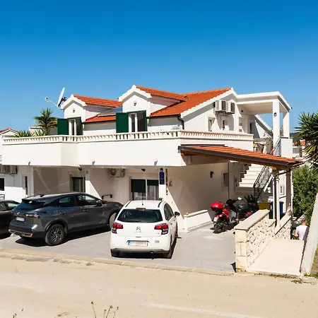 1 Bedroom Stunning Apartment In Hvar 赫瓦尔